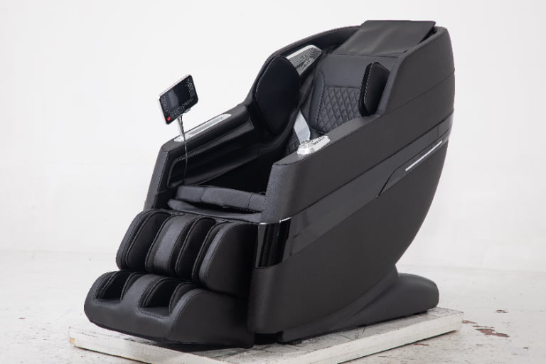 A Recliner Retailer Evaluates a Massage Chair Range